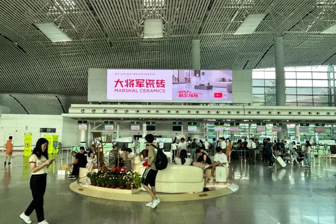 全速前進(jìn)丨大將軍瓷磚機場(chǎng)&高鐵廣告再登廣東，開(kāi)啟黃金廣告位的“霸屏模式”！(圖5)