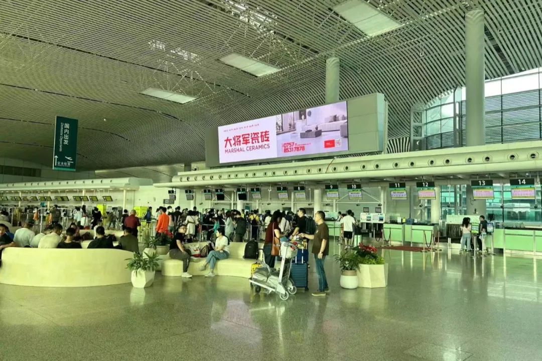 全速前進(jìn)丨大將軍瓷磚機場(chǎng)&高鐵廣告再登廣東，開(kāi)啟黃金廣告位的“霸屏模式”！(圖6)