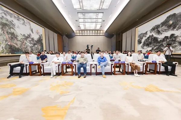 品牌標桿，綻耀不凡 ！恭喜大將軍瓷磚榮膺 “陶瓷一線(xiàn)品牌”、 “瓷磚十大品牌”兩大獎項(圖2)